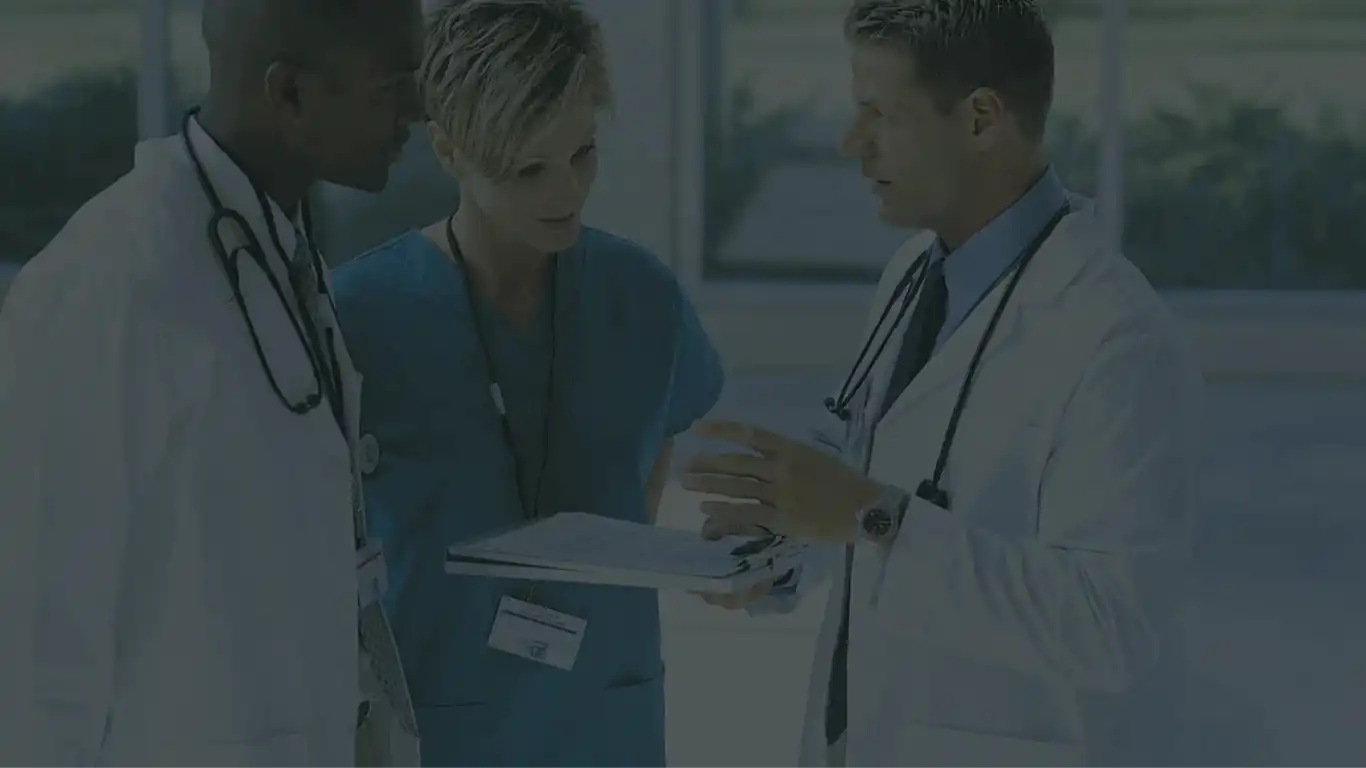 Konsültasyon yapan hekim görseli, arkaplan